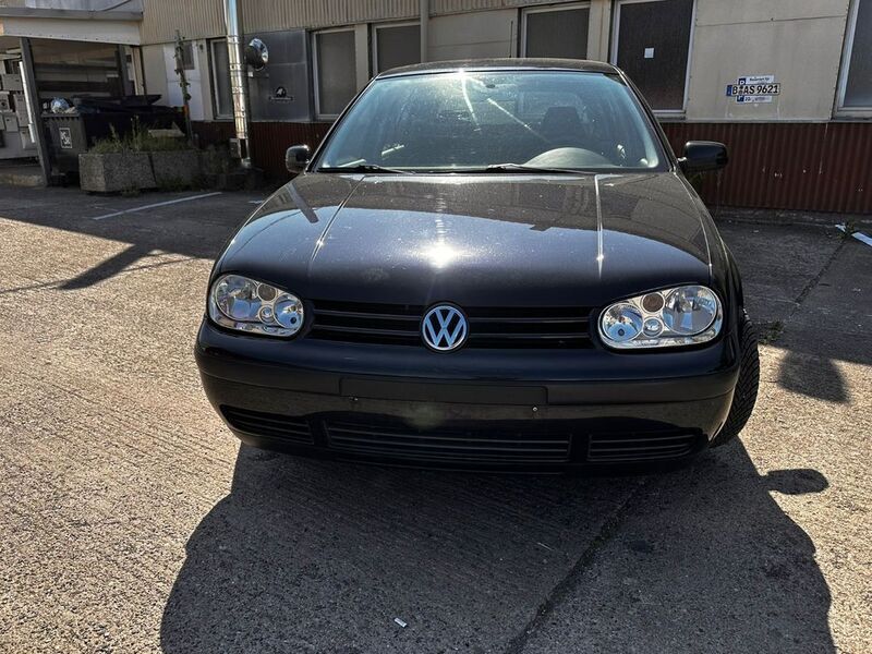 Schwarz Gebraucht 2002 VW Golf IV Comfortline Limousine | 2.100 € (Fairer Preis) - Bild 1/4