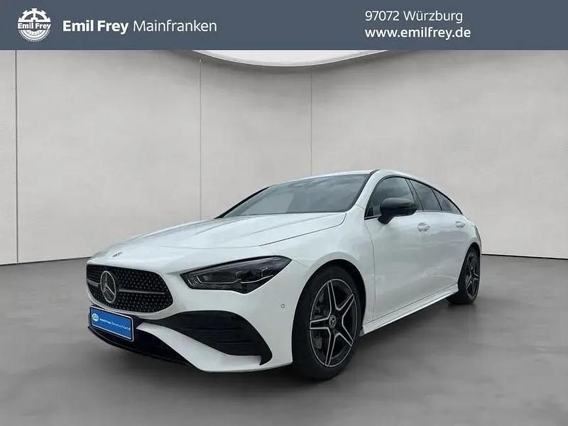 Weiß Gebraucht 2025 Mercedes CLA200 Shooting Brake AMG Kombi | 44.500 € - Bild 1/4