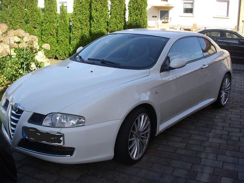 Weiß Gebraucht 2008 Alfa Romeo GT Coupé | 2.100 € - Bild 1/4