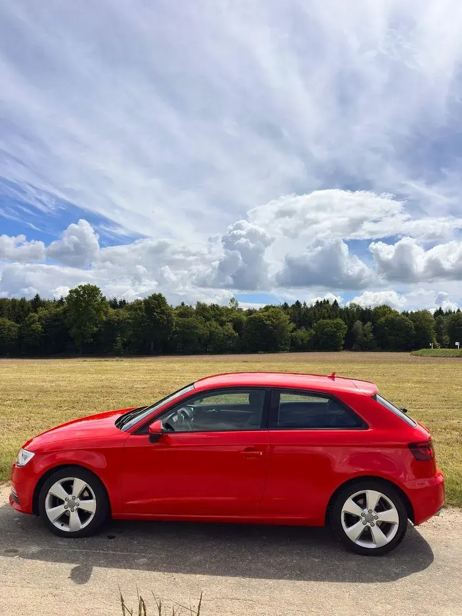 Gebraucht Audi A3 Attraction 150 PS (110 kW) 2015 Rot Limousine