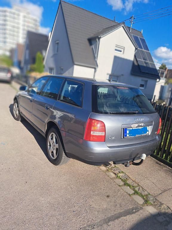 Second-hand Audi A4 102 CP (75 kW) 2001 Argintiu Break