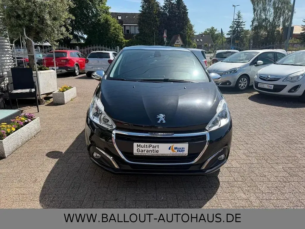Gebraucht Peugeot 208 Style 82 PS (60 kW) 2018 Schwarz Kleinwagen