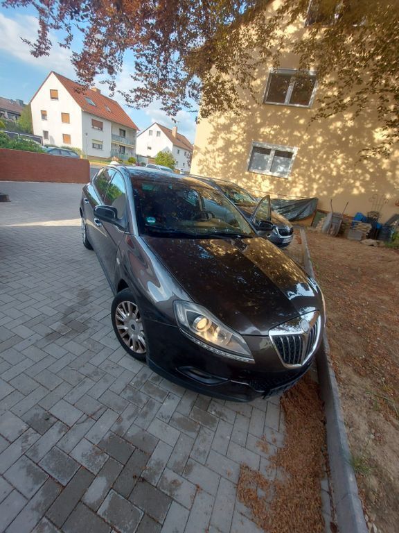 Grau Gebraucht 2009 Lancia Delta Limousine | 2.990 € (Guter Preis) - Bild 1/4