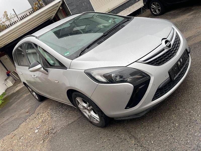 Silber Gebraucht 2013 Opel Zafira Tourer Van / Kleinbus | 4.600 € (Superpreis) - Bild 1/4