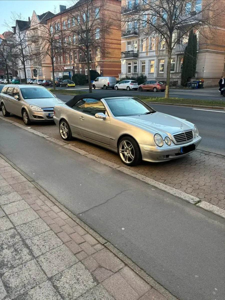 Gebraucht Mercedes CLK230 193 PS (141 kW) 2000 Silber Cabrio
