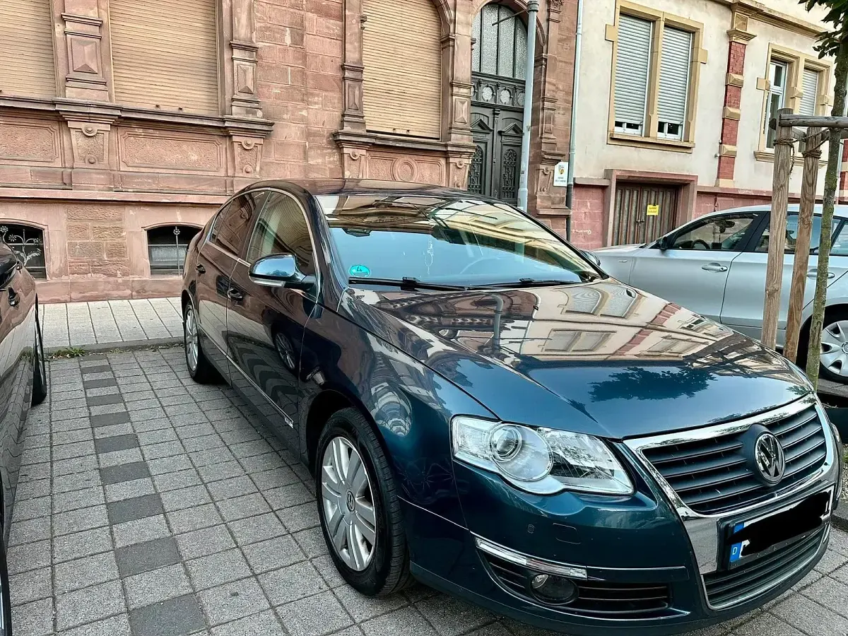 Gebraucht VW Passat 140 PS (102 kW) 2007 Blau Limousine