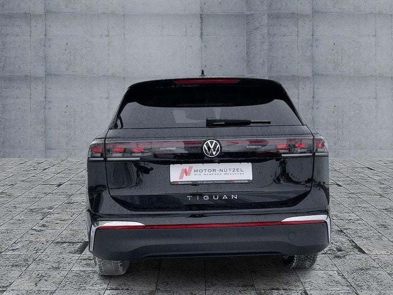 Neu VW Tiguan IQ Drive 150 PS (110 kW) 2025 Schwarz SUV
