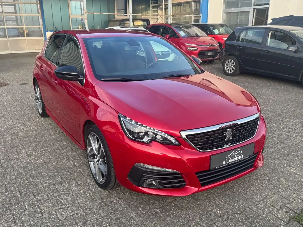 Gebraucht Peugeot 308 Allure 131 PS (96 kW) 2017 Rot Kleinwagen