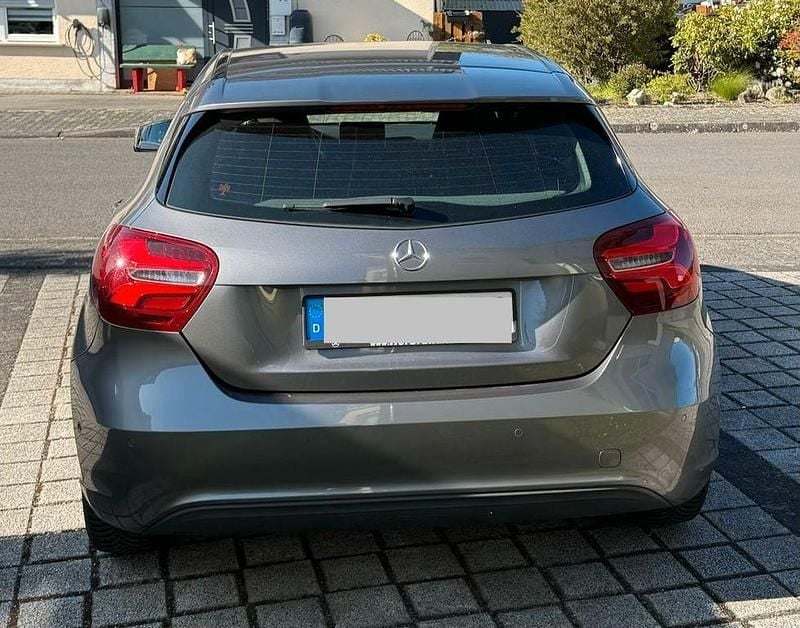 Gebraucht Mercedes A180 Edition 122 PS (89 kW) 2017 Grau Limousine