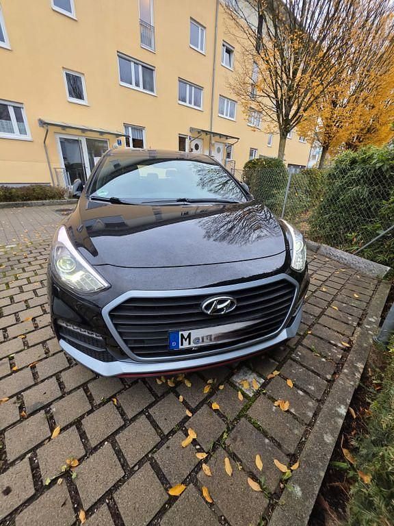 Schwarz Gebraucht 2016 Hyundai i30 Turbo Limousine | 14.500 € (Teuer) - Bild 1/4