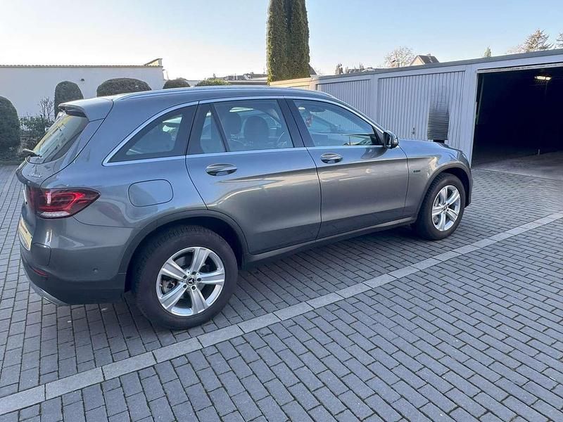 Gebraucht Mercedes GLC300 194 PS (142 kW) 2021 Grau SUV