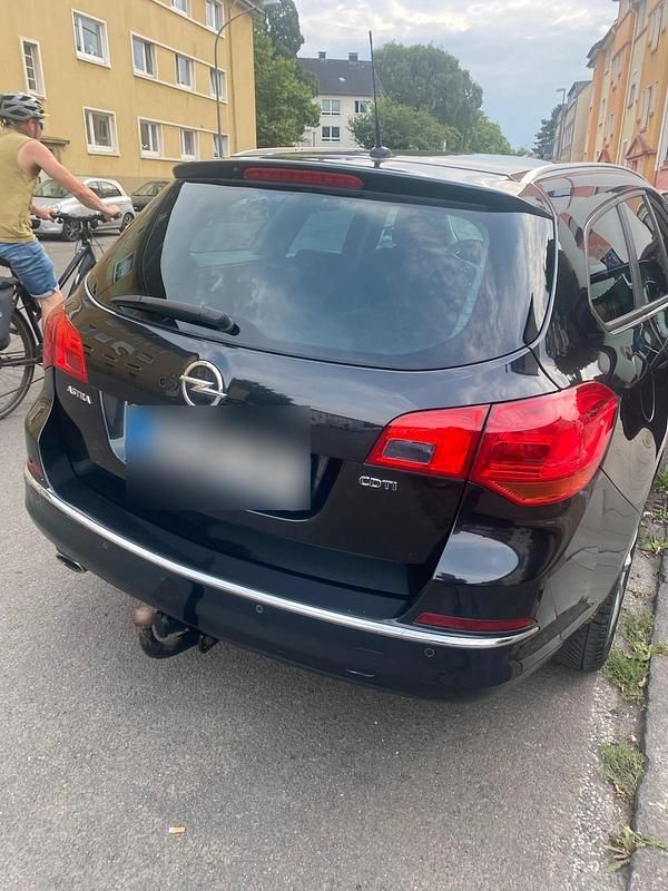 Gebraucht Opel Astra 165 PS (121 kW) 2013 Schwarz Kombi