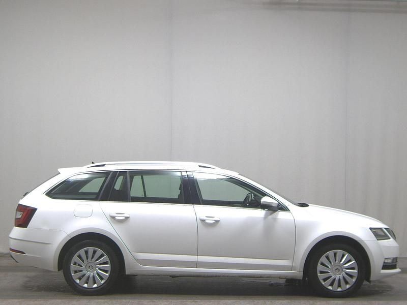 Candy weiss Gebraucht 2019 Skoda Octavia Style Kombi | 9.990 € (Superpreis) - Bild 1/4