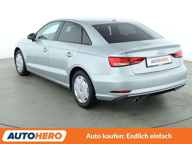 Gebraucht Audi A3 Sport 116 PS (85 kW) 2018 Grau Limousine