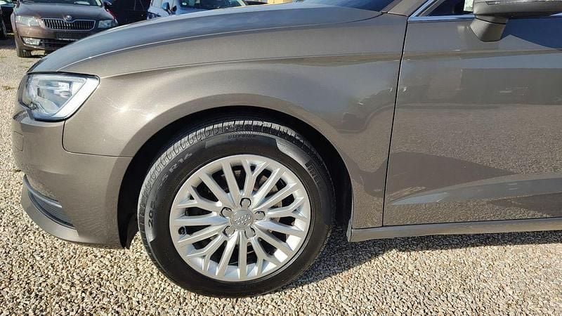 Gebraucht Audi A3 Ambiente 110 PS (80 kW) 2015 Grau Limousine