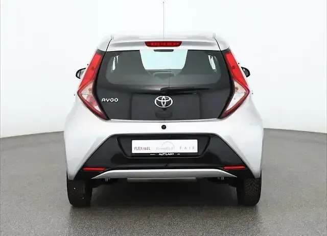 Gebraucht Toyota Aygo Connect Style 72 PS (52 kW) 2019 Silber Kleinwagen