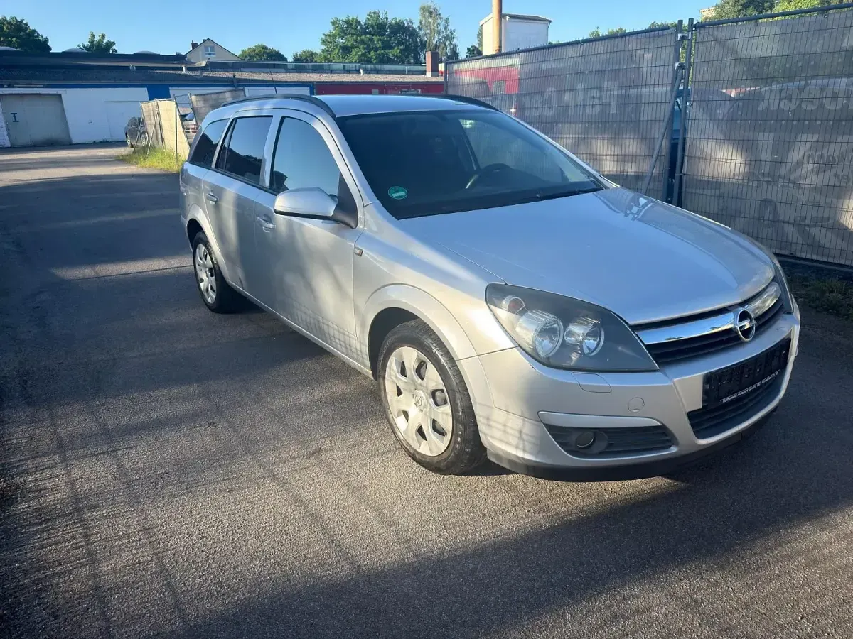 Gebraucht Opel Astra Selection 90 PS (66 kW) 2005 Silber Kombi
