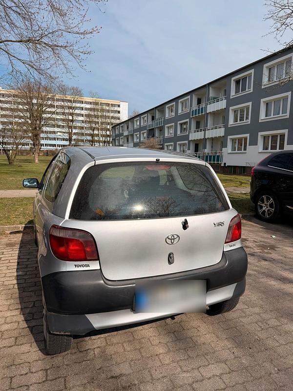 Gebraucht Toyota Yaris 60 PS (44 kW) 2002 Silber Kleinwagen