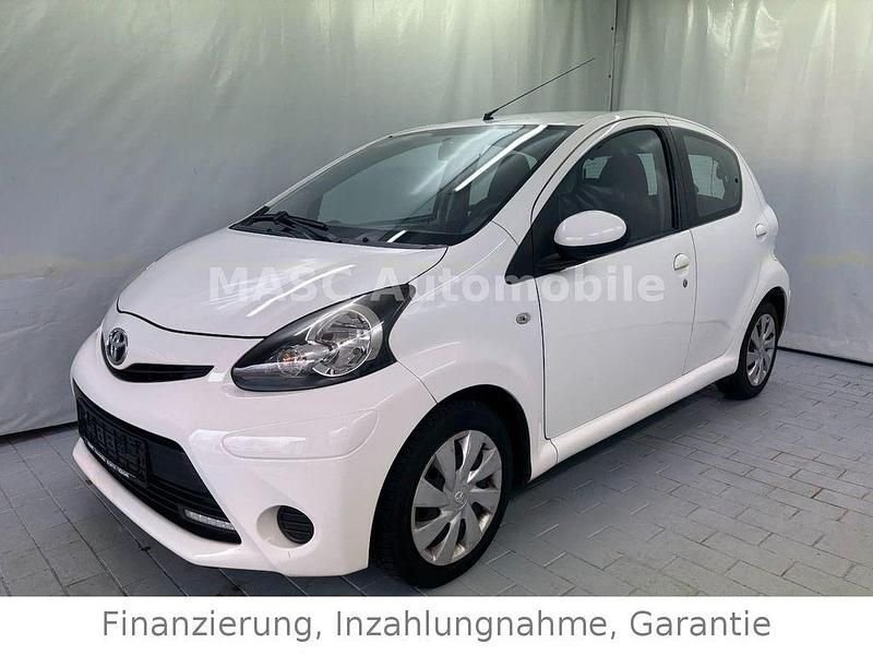 Gebraucht Toyota Aygo Cool 68 PS (50 kW) 2013 Weiß Kleinwagen