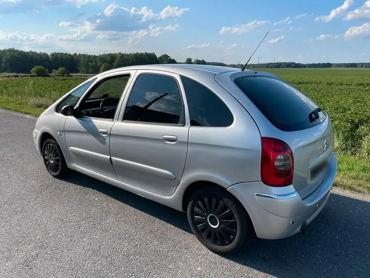 Gebraucht Citroën Xsara Picasso 109 PS (80 kW) 2008 Silber Van / Kleinbus