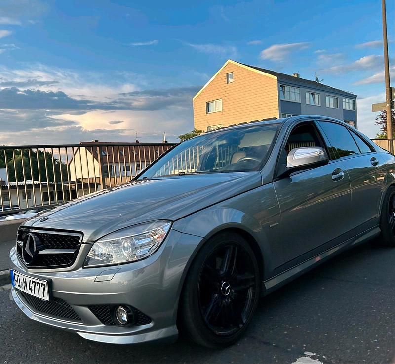 Grau Gebraucht 2007 Mercedes C350 AMG Limousine | 18.000 € - Bild 1/4