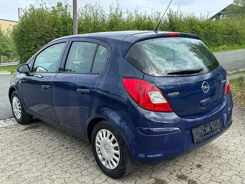 Używany Opel Corsa Selection 60 KM (44 kW) 2009 Niebieski Hatchback