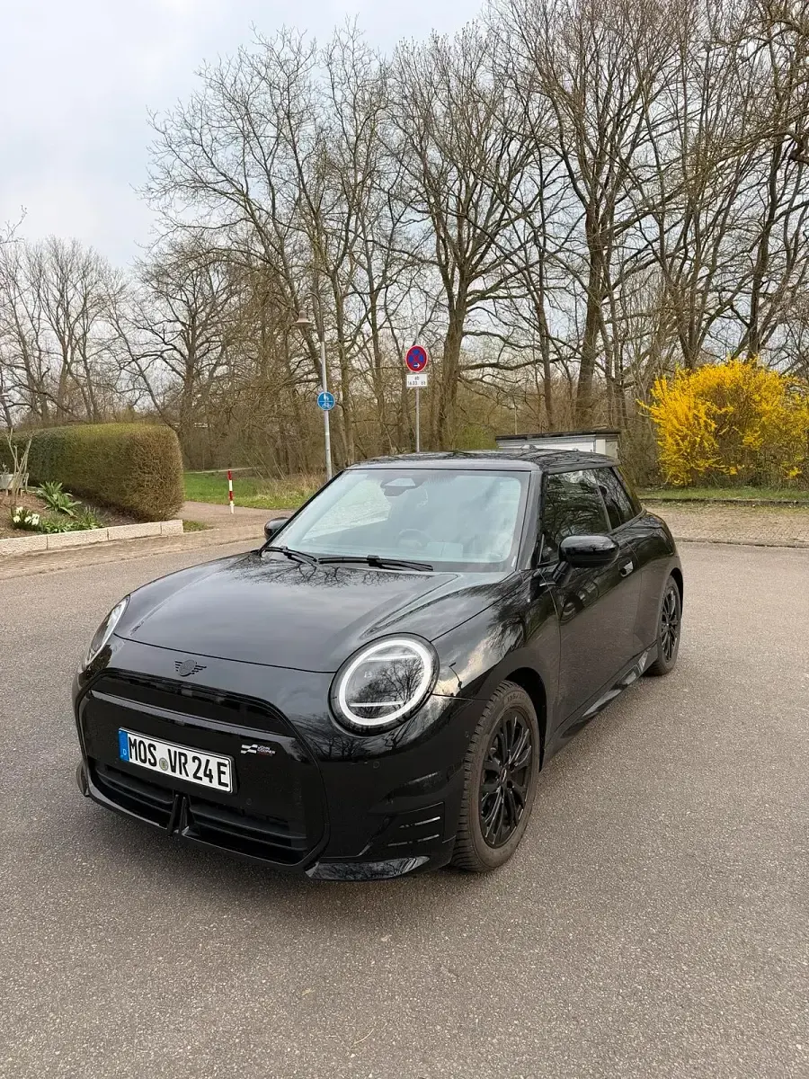 Gebraucht Mini Cooper SE 159 kW (217 PS) 2025 Schwarz Kleinwagen