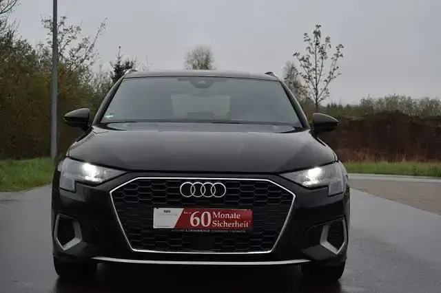 Gebraucht Audi A3 Ambiente 110 PS (80 kW) 2022 Mythosschwarz metallic Limousine