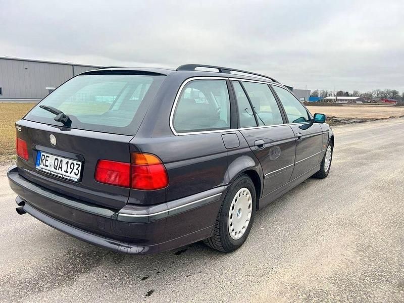Gebraucht BMW 523 170 PS (125 kW) 1997 Violet Kombi