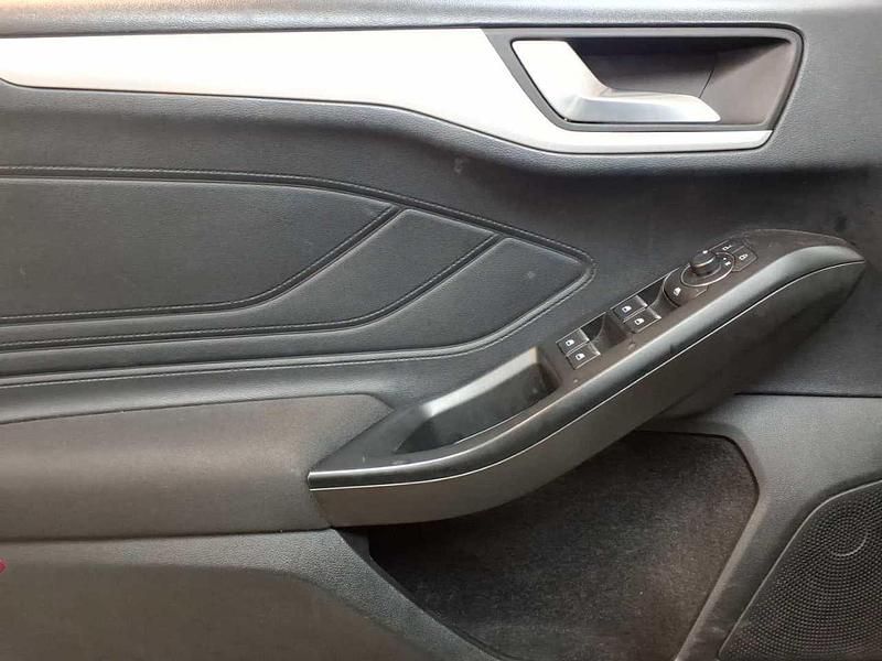 Gebraucht Ford Focus Cool & Connect 100 PS (73 kW) 2021 Polarsilber metallic Kombi