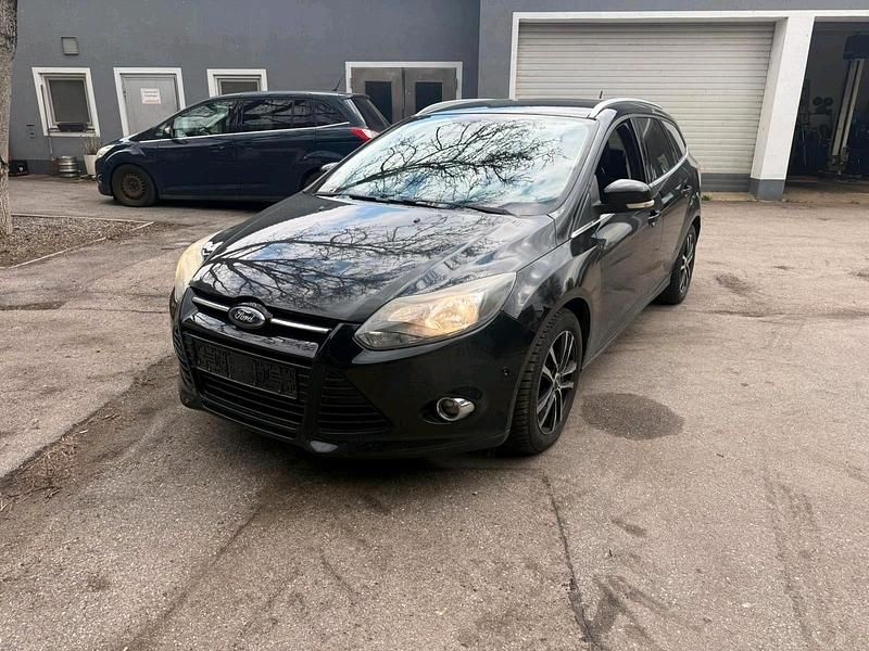 Second-hand Ford Focus Titanium 150 CP (110 kW) 2011 Negru Break