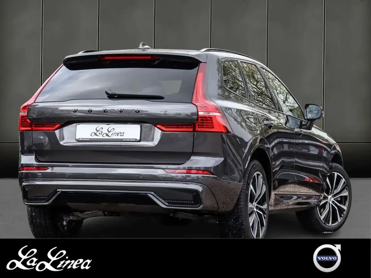 Gebraucht Volvo XC60 Plus 197 PS (144 kW) 2023 Grau SUV