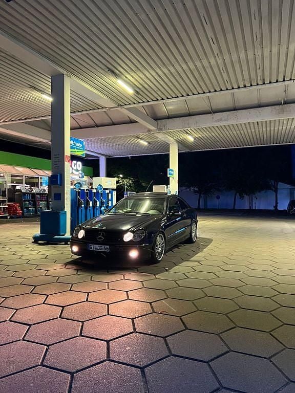 Blau Gebraucht 2004 Mercedes CLK320 Elegance Coupé | 4.500 € (Fairer Preis) - Bild 1/4