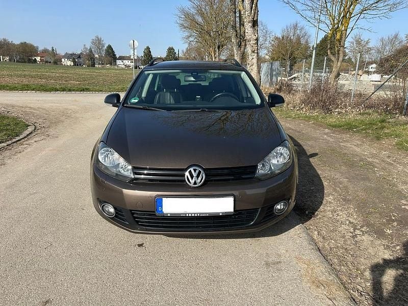 Gebraucht VW Golf VII Match 105 PS (77 kW) 2012 Braun Kombi