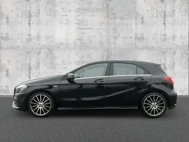 Gebraucht Mercedes A180 AMG line 122 PS (89 kW) 2017 Schwarz Limousine