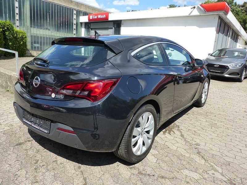 Gebraucht Opel Astra GTC 140 PS (102 kW) 2015 Schwarz Coupé