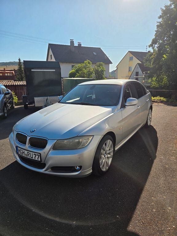 Silber Gebraucht 2011 BMW 316 Limousine | 3.999 € (Superpreis) - Bild 1/4