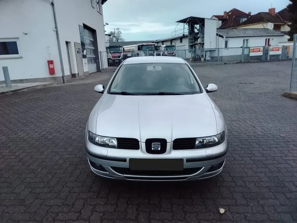 Usado Seat Leon 105 HP (77 kW) 2003 Prateado Citadino