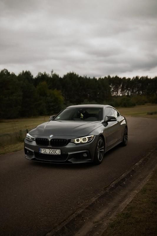 Grau Gebraucht 2019 BMW 430 Coupé | 22.000 € - Bild 1/4