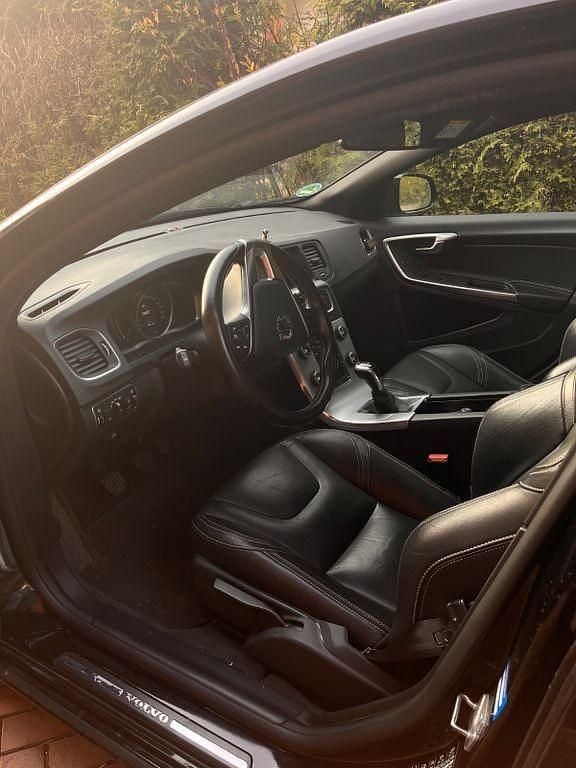 Gebraucht Volvo V60 Linje Svart 152 PS (111 kW) 2017 Schwarz Kombi