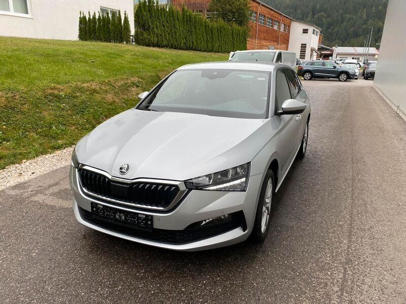 Silber metallic Gebraucht 2022 Skoda Scala Style Kleinwagen | 25.900 € (Fairer Preis) - Bild 1/4