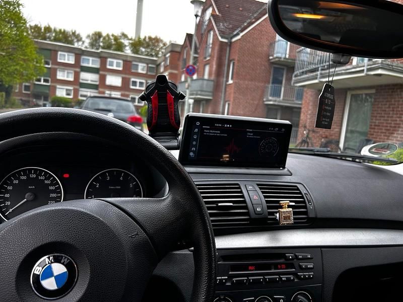 Grau Gebraucht 2007 BMW 116 Kleinwagen | 4.500 € - Bild 1/4