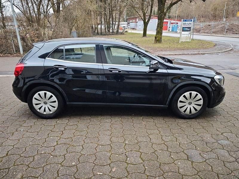 Gebraucht Mercedes GLA200 156 PS (114 kW) 2014 Schwarz SUV