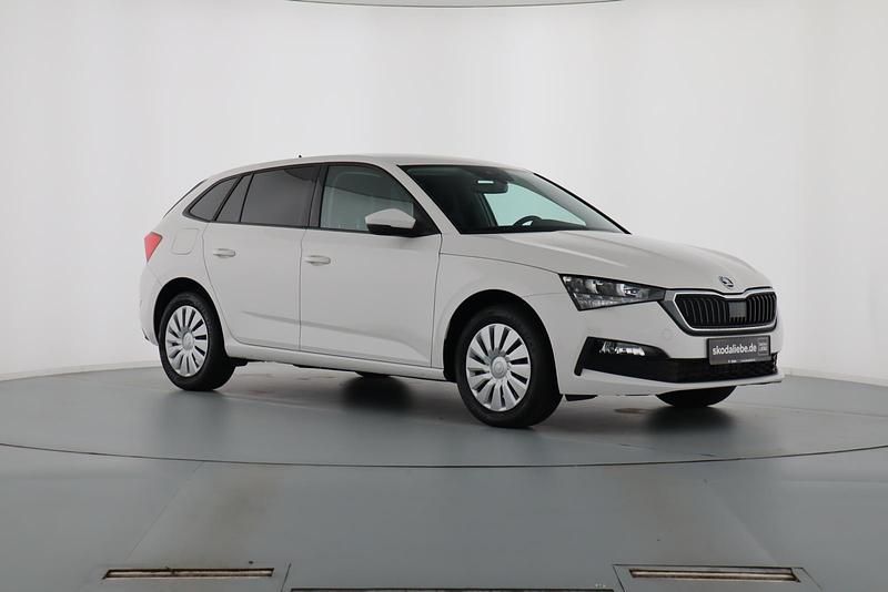 Gebraucht Skoda Scala Cool Plus 95 PS (69 kW) 2022 Candyweiss Kleinwagen