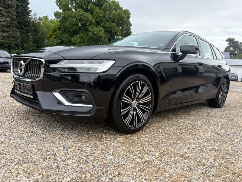 Schwarz Gebraucht 2019 Volvo V60 Inscription Kombi | 20.490 € (Guter Preis) - Bild 1/4
