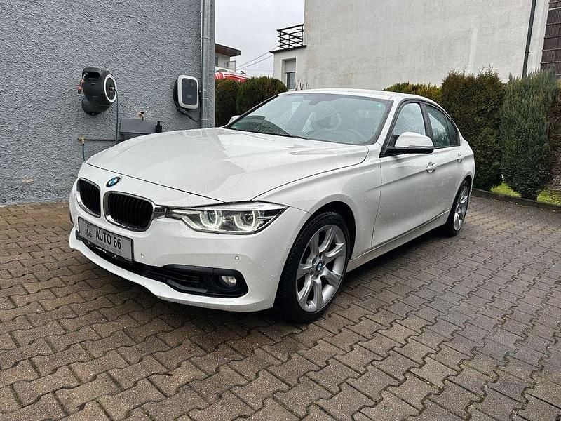 Gebraucht BMW 330 Advantage 258 PS (189 kW) 2017 Weiß Limousine