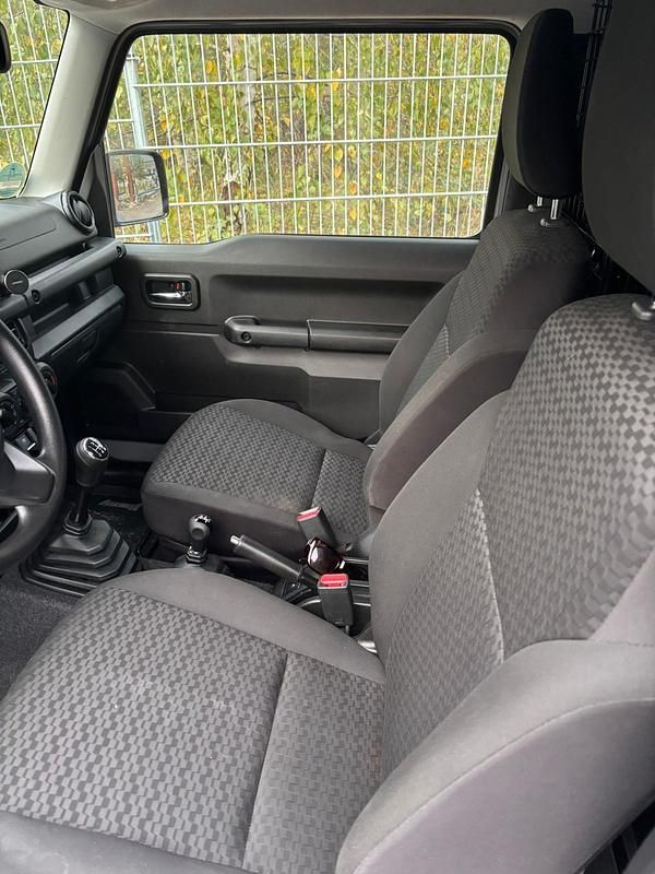 Gebraucht Suzuki Jimny 102 PS (75 kW) 2021 Grau SUV