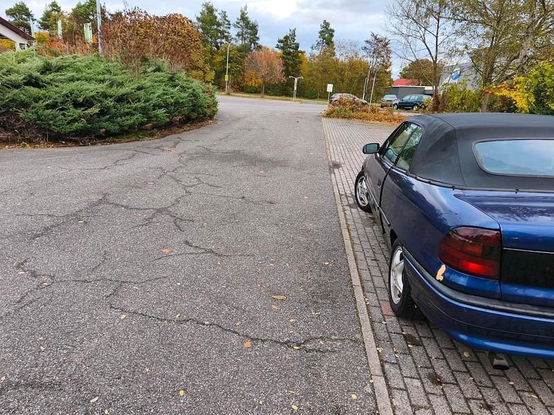 Blau Gebraucht 1995 Opel Astra Cabriolet Cabrio | 1.500 € - Bild 1/4