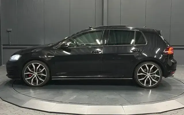 Gebraucht VW Golf VII Sound 184 PS (135 kW) 2015 Deep black perleffekt Limousine