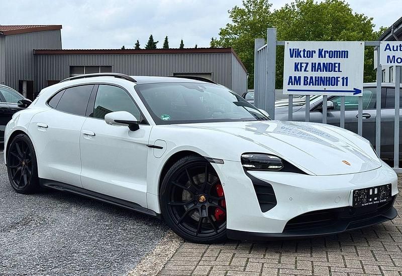 Weiß Gebraucht 2023 Porsche Taycan Sport Turismo Limousine | 80.800 € (Superpreis) - Bild 1/4
